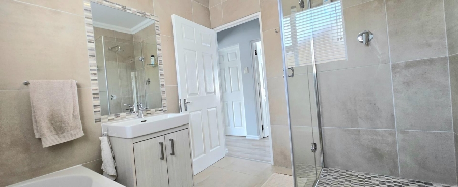 5 Bedroom Property for Sale in Franskraal Western Cape